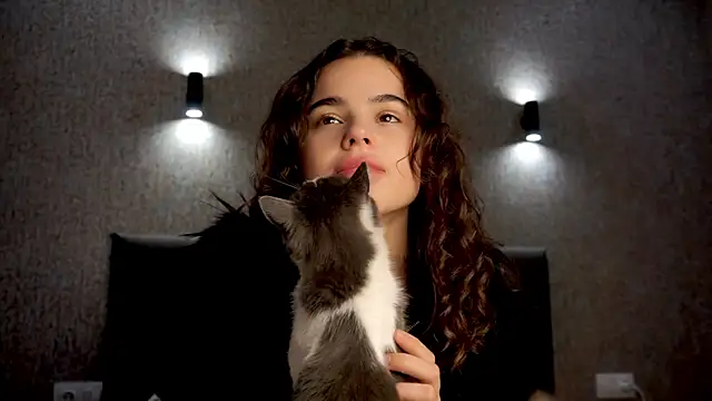 milykitty online show from 10.25.25