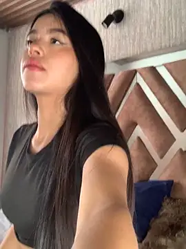 LunaMoore Pink online show from 10.25.25