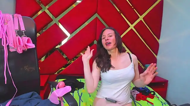 Kylie Bloom online show from 03.16.26