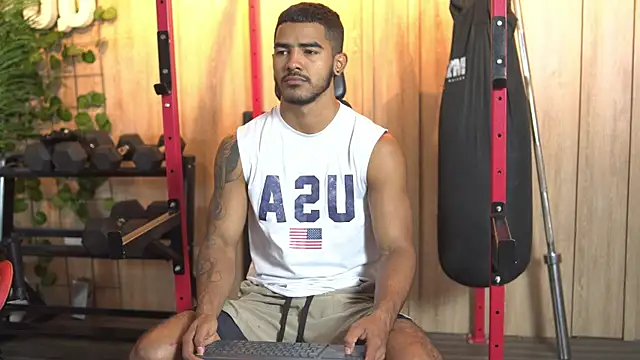 Snapshot of Reik_Vonn chatting on 10.20.25 Reik Vonn online show from 10.20.25