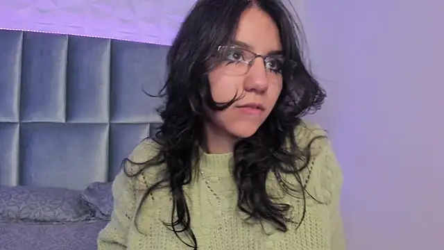 HollyPeach online show from 12.21.25