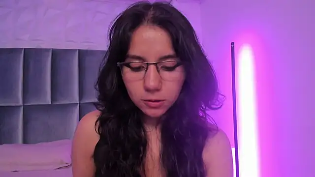 HollyPeach online show from 02.26.26