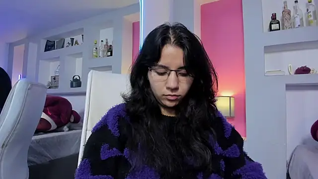 HollyPeach online show from 04.03.26