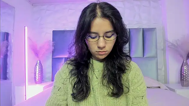 HollyPeach online show from 04.07.26