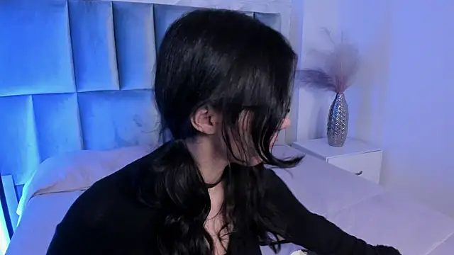 HollyPeach online show from 05.18.26