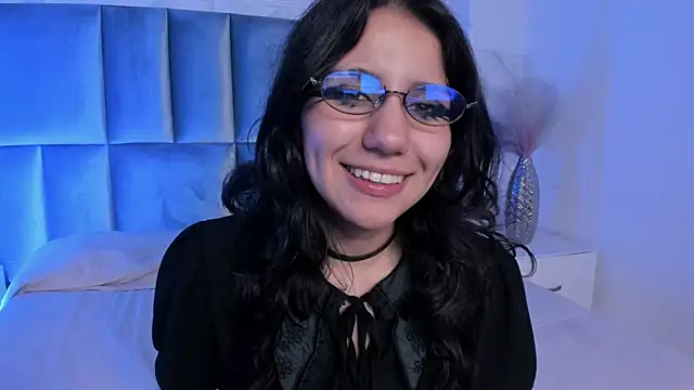 HollyPeach online show from 05.19.26