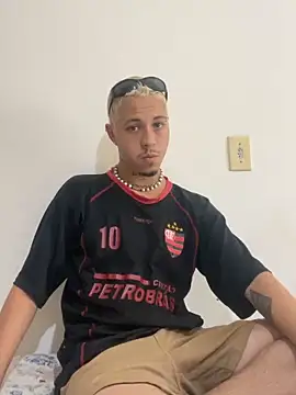 Snapshot of Redinflames chatting on 10.13.25 Redinflames online show from 10.13.25