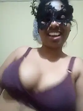 Expose Queen online show from 02.05.26