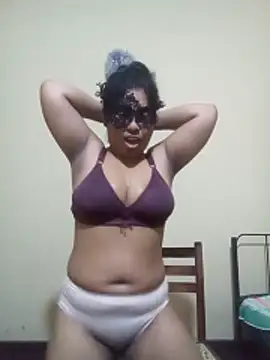 Expose Queen online show from 02.19.26