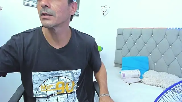 Sofi And Santy online show from 11.23.25