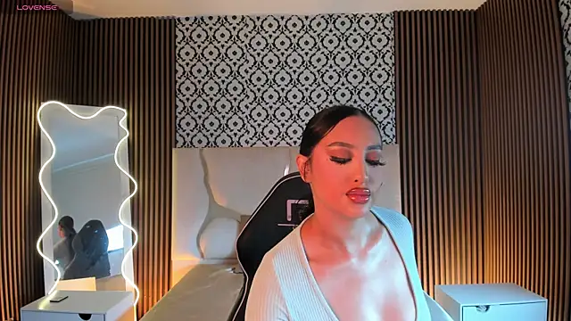 BEELLA TAY1 online show from 04.25.26