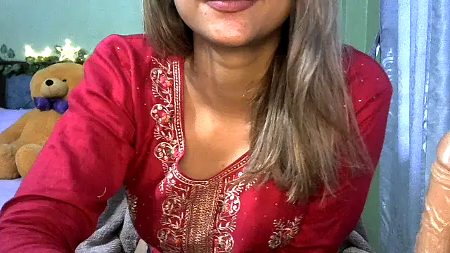 Snapshot of sanskari_girl chatting on 05.12.26 sanskari girl online show from 05.12.26