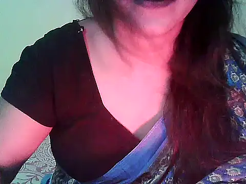 Model Srinika online show from 10.24.25