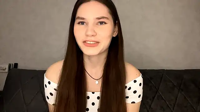 Snapshot of KaseyByczek chatting on 10.22.25 KaseyByczek online show from 10.22.25