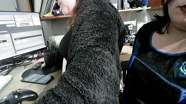 Snapshot of Angel_D4rk chatting on 10.26.25 Angel D4rk online show from 10.26.25