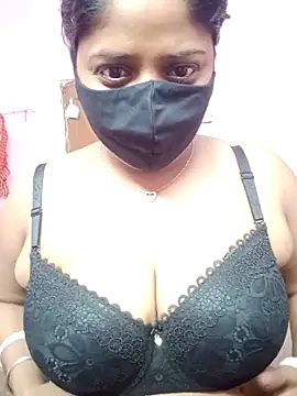 Snapshot of Chumu-quien chatting on 10.20.25 Chumu-quien online show from 10.20.25