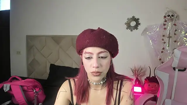 Snapshot of Vicky_Boop chatting on 10.21.25 Vicky Boop online show from 10.21.25