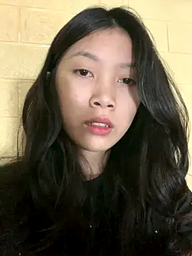 Snapshot of linh-lan1 chatting on 10.16.25 linh-lan1 online show from 10.16.25