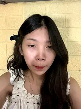 Snapshot of linh-lan1 chatting on 10.17.25 linh-lan1 online show from 10.17.25