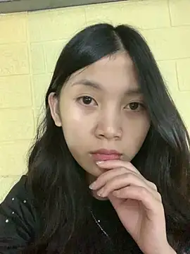 Snapshot of linh-lan1 chatting on 10.18.25 linh-lan1 online show from 10.18.25