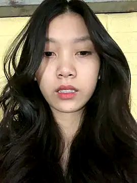 Snapshot of linh-lan1 chatting on 10.21.25 linh-lan1 online show from 10.21.25