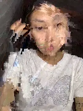 Snapshot of linh-lan1 chatting on 10.27.25 linh-lan1 online show from 10.27.25