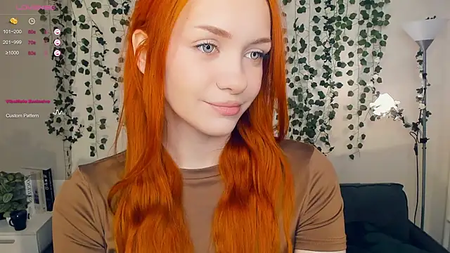 Snapshot of Foxy_blush chatting on 10.22.25 Foxy blush online show from 10.22.25