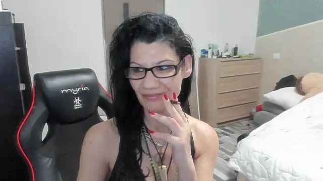 Snapshot of SweetSin40 chatting on 03.24.26 SweetSin40 online show from 03.24.26