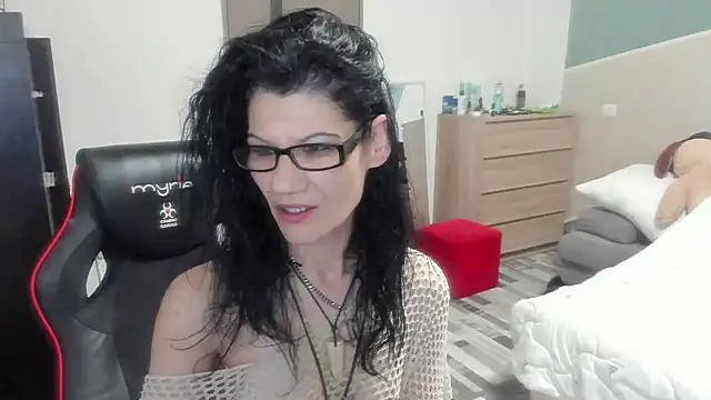 Snapshot of SweetSin40 chatting on 03.26.26 SweetSin40 online show from 03.26.26