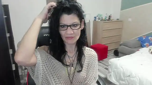 Snapshot of SweetSin40 chatting on 03.28.26 SweetSin40 online show from 03.28.26