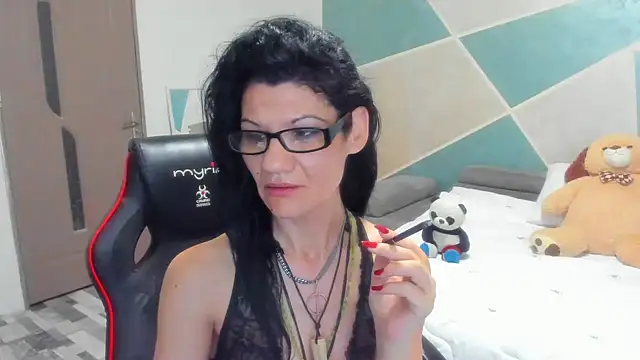 Snapshot of SweetSin40 chatting on 04.05.26 SweetSin40 online show from 04.05.26