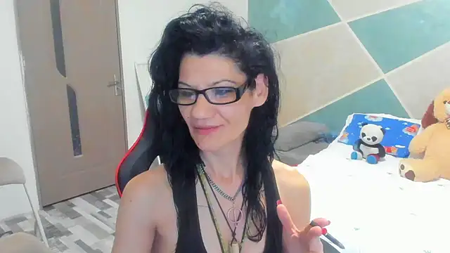 Snapshot of SweetSin40 chatting on 04.14.26 SweetSin40 online show from 04.14.26