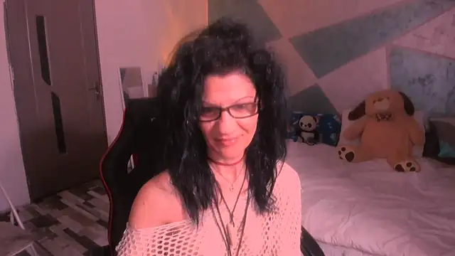 Snapshot of SweetSin40 chatting on 05.22.26 SweetSin40 online show from 05.22.26
