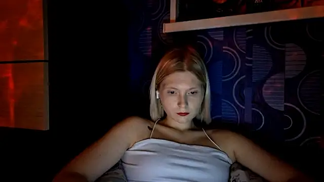 Snapshot of Kira_Nellis chatting on 10.17.25 Kira Nellis online show from 10.17.25