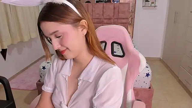 Snapshot of MIACUTEE_ chatting on 06.28.26 MIACUTEE online show from 06.28.26
