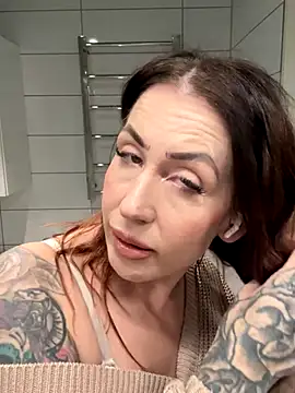 Snapshot of Lindsey_feet chatting on 10.28.25 Lindsey feet online show from 10.28.25