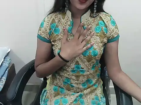 Snapshot of notty_heena chatting on 10.15.25 notty heena online show from 10.15.25