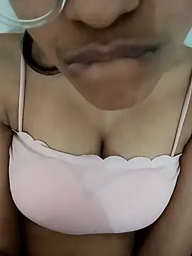 Snapshot of Zoya-Baby1 chatting on 10.30.25 Zoya-Baby1 online show from 10.30.25