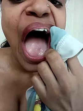 Snapshot of Zoya-Baby1 chatting on 11.09.25 Zoya-Baby1 online show from 11.09.25