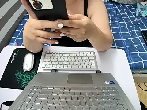 Hanna Mina online show from 11.02.25