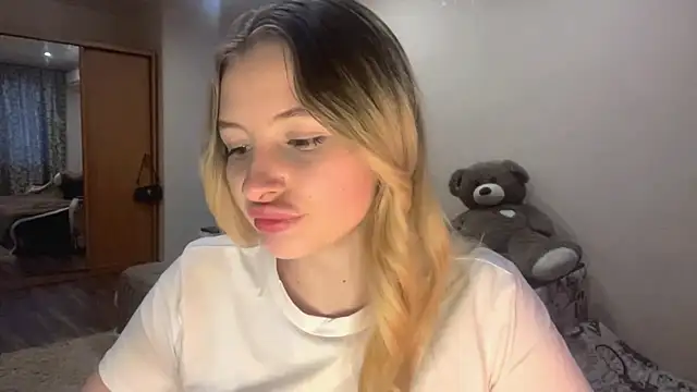 Snapshot of VictoriaMystery chatting on 10.15.25 VictoriaMystery online show from 10.15.25