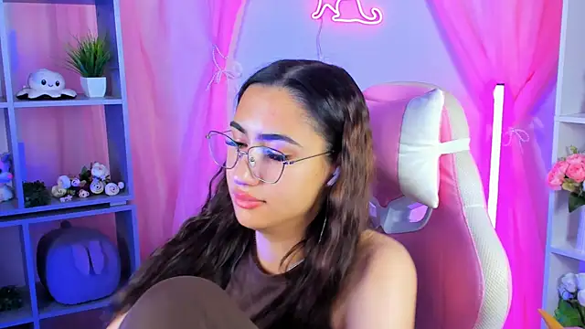 Snapshot of RebeckaThornton chatting on 10.26.25 RebeckaThornton online show from 10.26.25