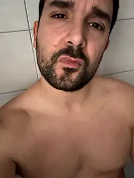 Snapshot of ReDiBastoni90 chatting on 10.25.25 ReDiBastoni90 online show from 10.25.25