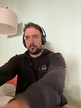 Snapshot of ReDiBastoni90 chatting on 11.03.25 ReDiBastoni90 online show from 11.03.25