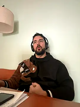 Snapshot of ReDiBastoni90 chatting on 11.11.25 ReDiBastoni90 online show from 11.11.25