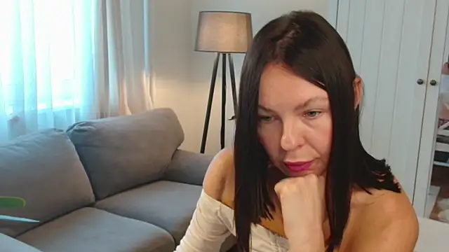 LittleNicolee online show from 11.21.25