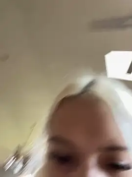 Snapshot of itspinkkk chatting on 10.23.25 itspinkkk online show from 10.23.25