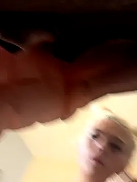 Snapshot of itspinkkk chatting on 10.27.25 itspinkkk online show from 10.27.25