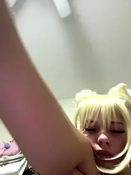 Snapshot of itspinkkk chatting on 11.04.25 itspinkkk online show from 11.04.25