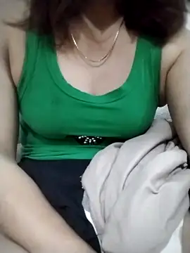 YiyinLy online show from 10.30.25